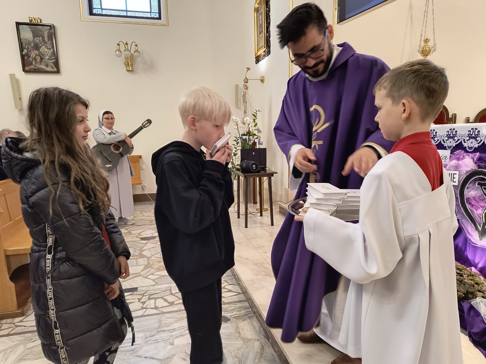 Poświęcenie książeczek do nabożeństwa